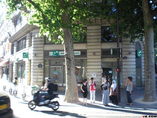 BNP Paribas, Agence Republique, 15 place de la Republique, 75003 Paris